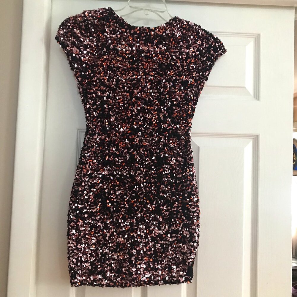 B DARLING: PINK SEQUIN DRESS SIZE 1/2 ( JUNIOR)